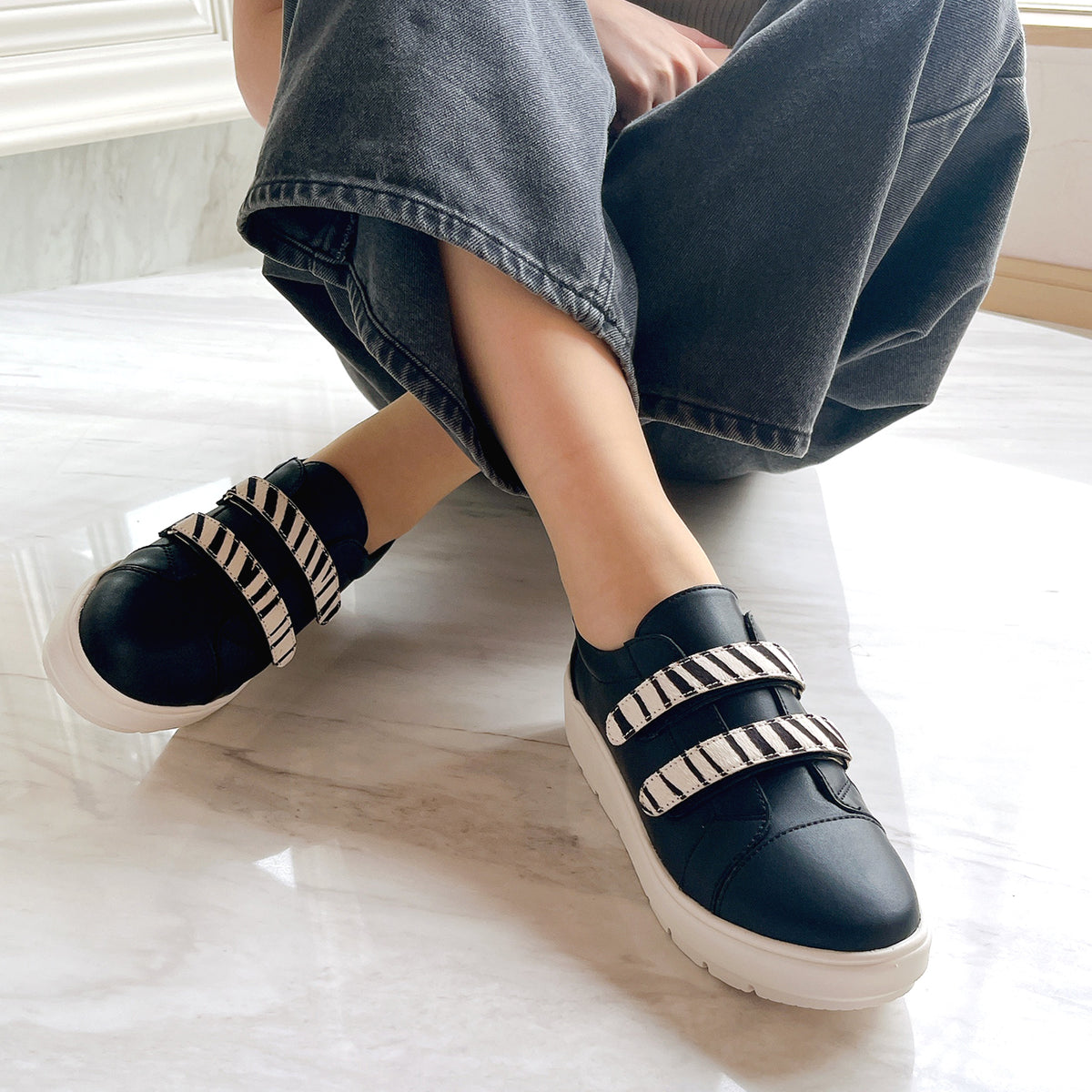 ウネ The distribution of electric field isolines at the CNTs apex