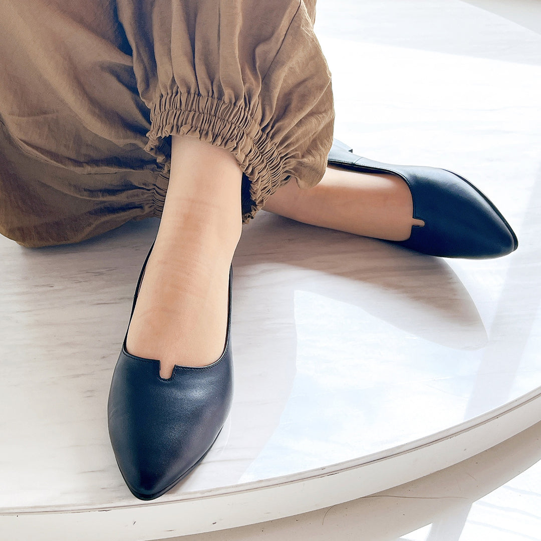 【極美品・未使用】EIZO レザー甲深ローヒールパンプス ブラック 24cm LO-17480(21.5cm ブラック): Lady worker（レディワーカー